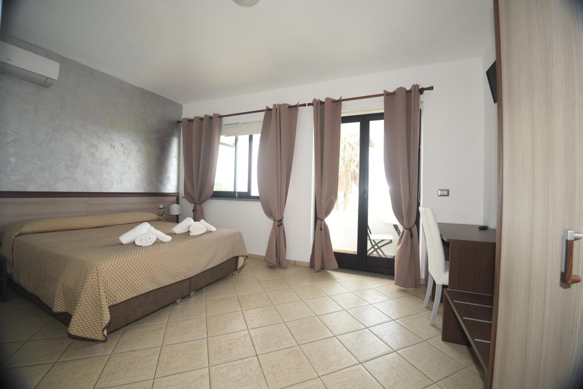 Villaggio Pineta Petto Bianco Капо-Ватикано Номер фото