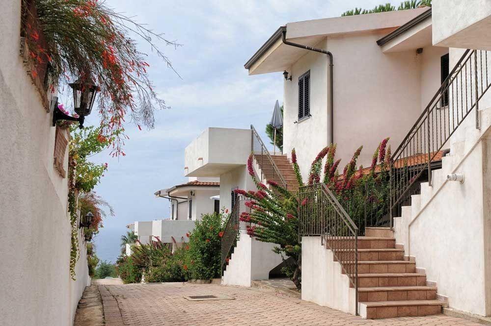 Villaggio Pineta Petto Bianco Капо-Ватикано Экстерьер фото